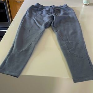 Mens ALO Yoga sweat pants. Large